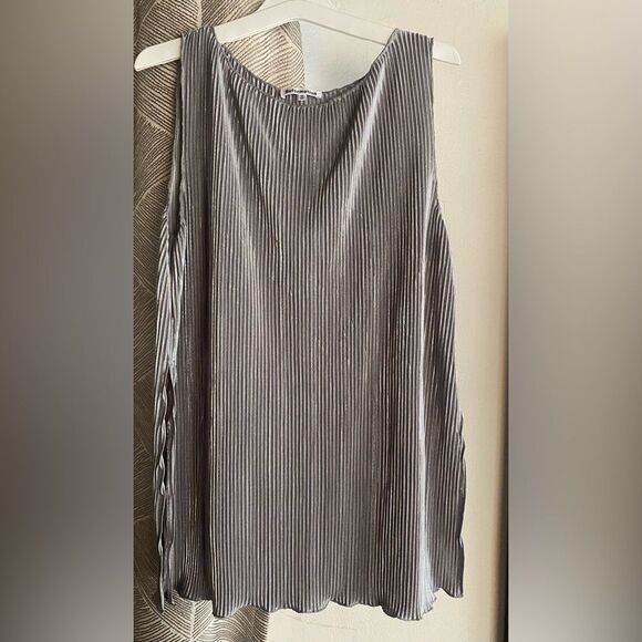 Reformation Tops - Reformation Gray Metallic Silver Top Pleated  Round Neck Sleeveless Sz Médium